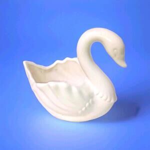 Vintage Hull Pottery Ivory White Swan Planter 812 USA